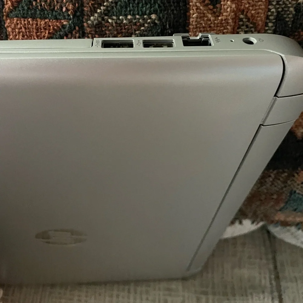 HP Pavilion Notebook intel core i3-excellent condition- lightly used •GREAT DEAL